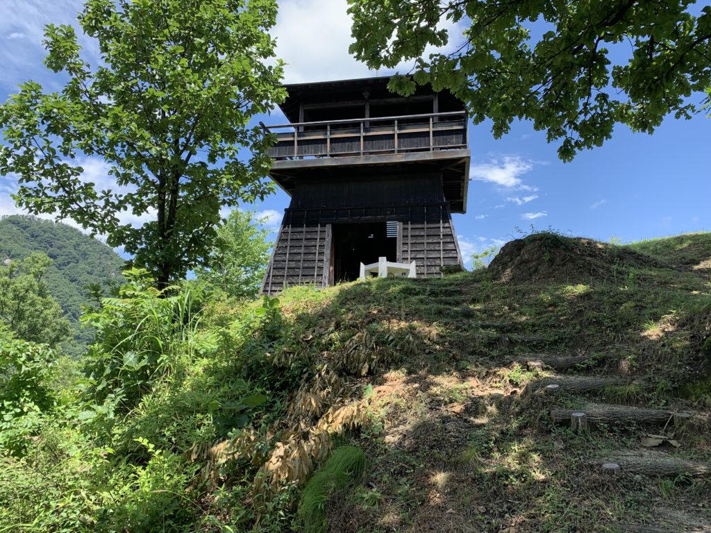 上田市丸子「丸子公園」から「丸子城二の郭跡」へ。街中で山登り